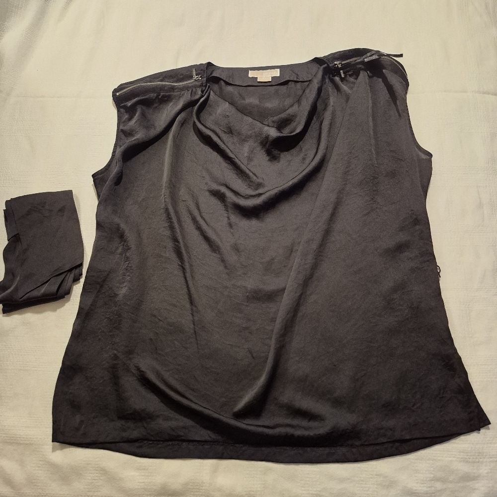 Michael Michael Kors 2X blouse black sleeveless matching fabric belt. VGUC
